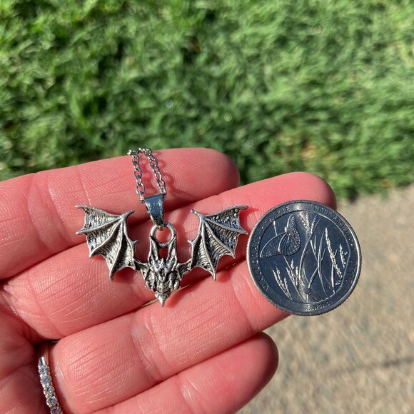 Flying Vampire Bat Halloween Pendant Necklace Jewelry - Picture 5 of 7